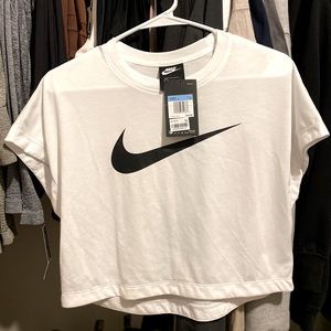 NWT Nike crop top size Medium